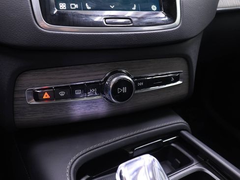 Certified 2024 Volvo XC90 B6 Ultimate w/ Protection Package Premier image 9