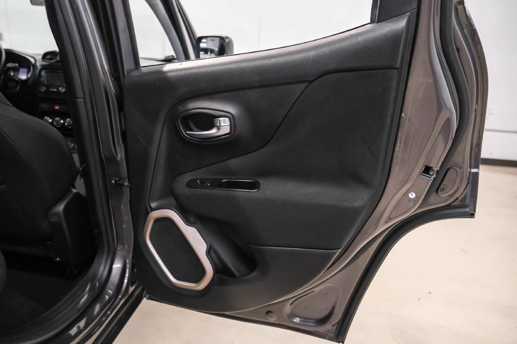 Used 2017 Jeep Renegade Latitude w/ Cold Weather Group AWD/4WD image 42