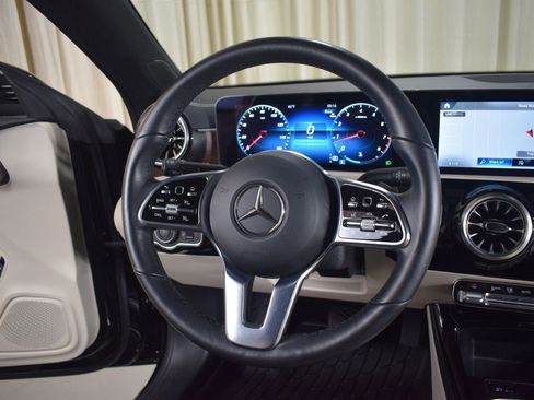 Used 2023 Mercedes-Benz CLA 250 4MATIC image 26