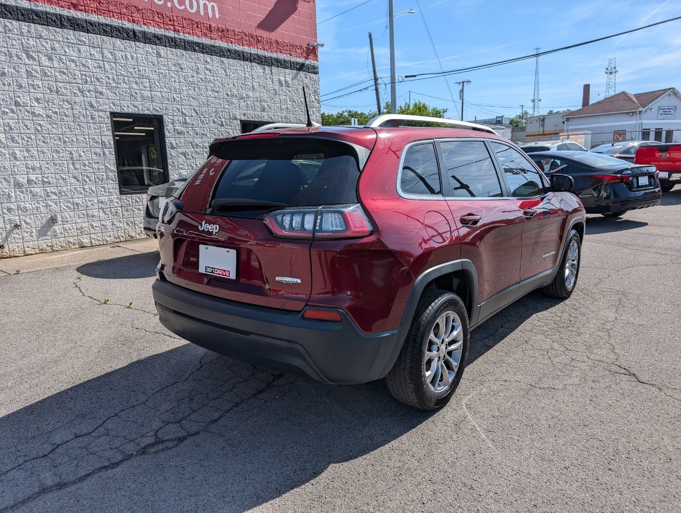 Used 2019 Jeep Cherokee Latitude Plus w/ Comfort/Convenience Group FWD image 6