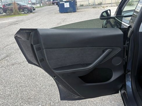 Used 2023 Tesla Model Y AWD image 12