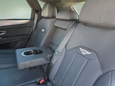 New 2024 Bentley Bentayga image 29