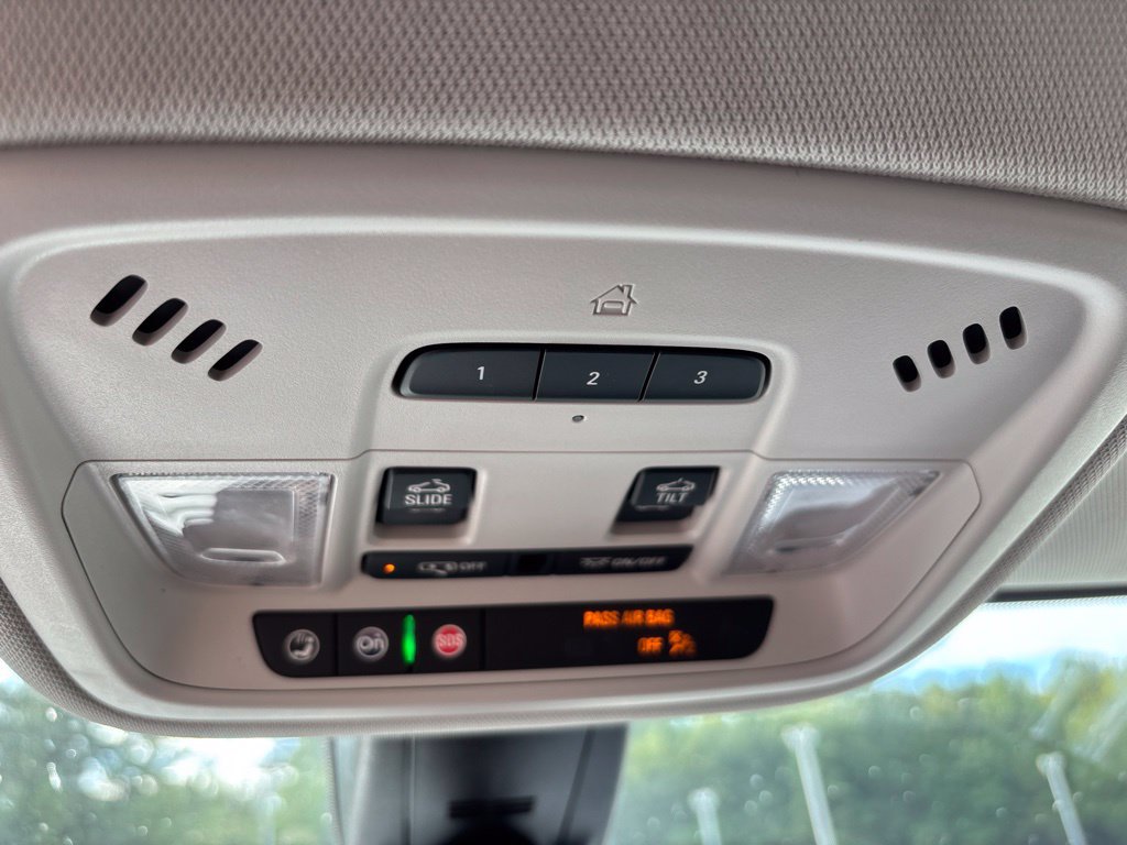 Used 2020 Chevrolet Traverse Premier w/ Redline Edition FWD image 18