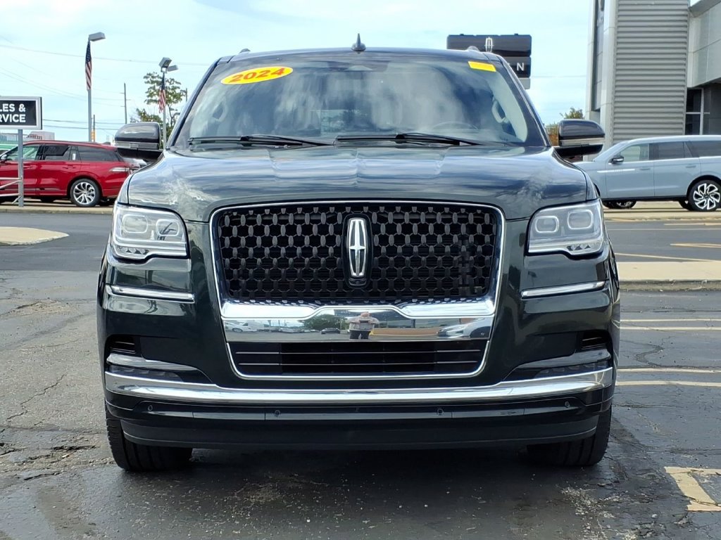 Used 2024 Lincoln Navigator L Black Label AWD/4WD image 2