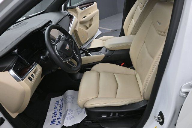 Used 2017 Cadillac XT5 Luxury w/ Driver Awareness Package AWD/4WD image 18