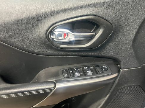 Used 2020 Jeep Cherokee Latitude AWD/4WD image 12
