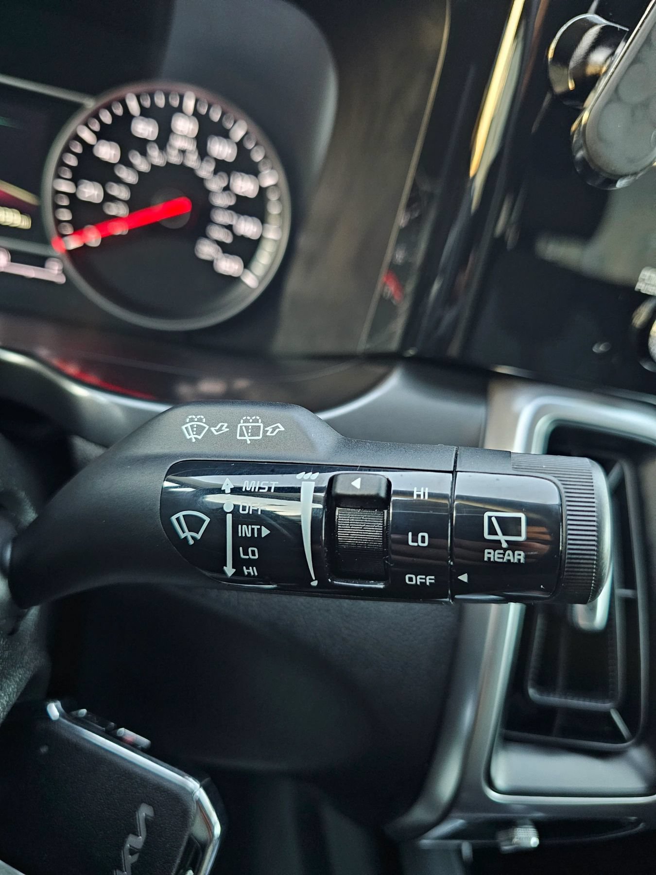 Used 2023 Kia Sorento LX FWD image 17