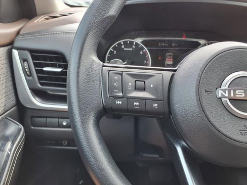 Used 2023 Nissan Rogue SV image 9