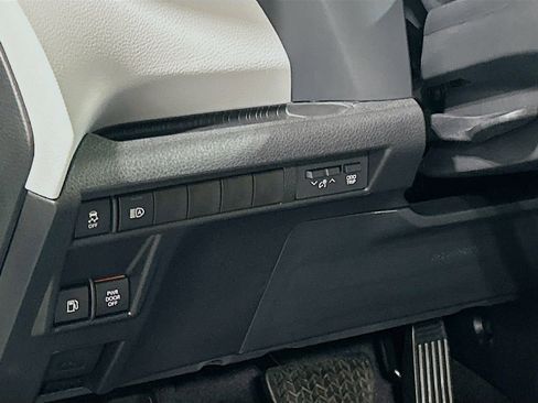 New 2026 Toyota Sienna XLE FWD image 8