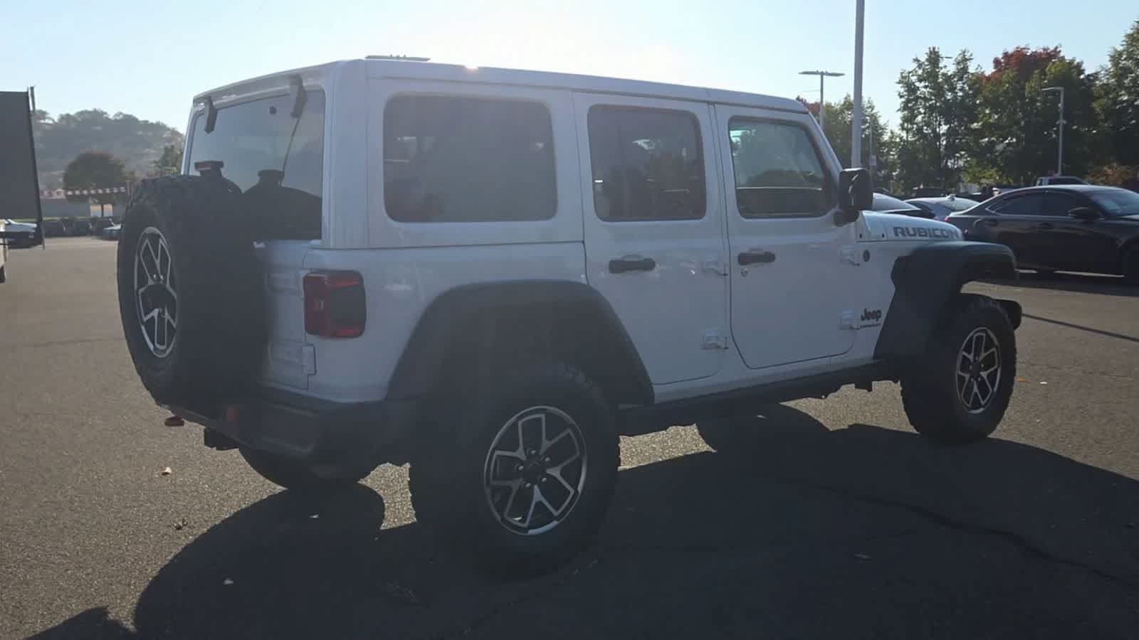 Certified 2025 Jeep Wrangler Unlimited Rubicon AWD/4WD image 8