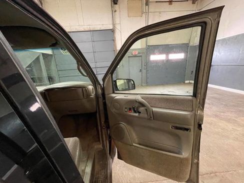 Used 1999 Chevrolet Astro AWD image 28
