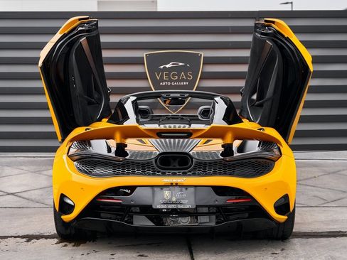 Used 2024 McLaren 750S image 23