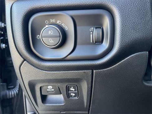 Used 2022 RAM 1500 Big Horn image 34