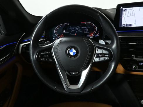Certified 2022 BMW 530i xDrive w/ Convenience Package image 17