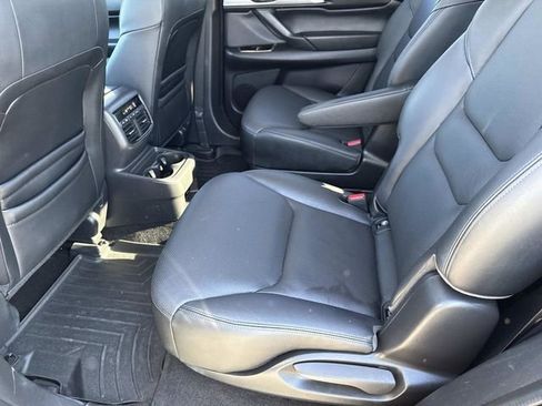 Used 2023 MAZDA CX-9 Touring image 10