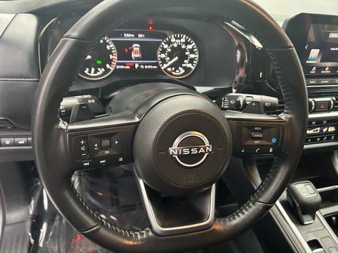 Used 2025 Nissan Pathfinder SV image 28