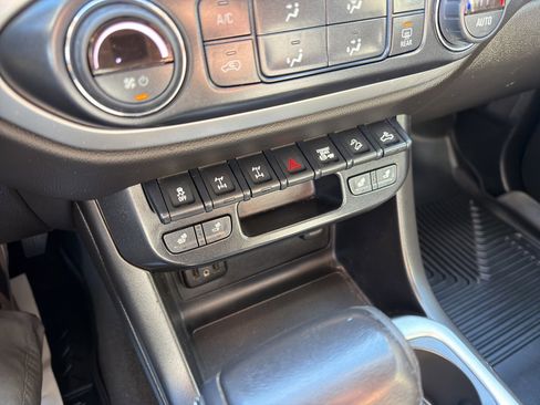 Used 2019 Chevrolet Colorado ZR2 image 24
