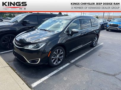 Used 2017 Chrysler Pacifica Limited w/ UConnect Theater Package