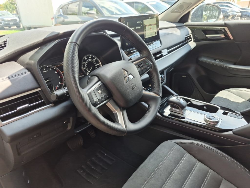 Used 2025 Mitsubishi Outlander SE AWD/4WD image 7