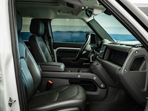 Used 2023 Land Rover Defender 110 X-Dynamic SE image 30