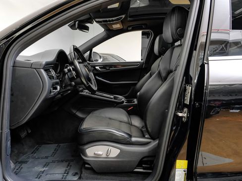 Used 2023 Porsche Macan Turbo AWD/4WD image 4