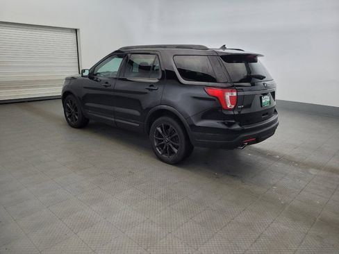 Used 2018 Ford Explorer XLT w/ Equipment Group 202A AWD/4WD image 3