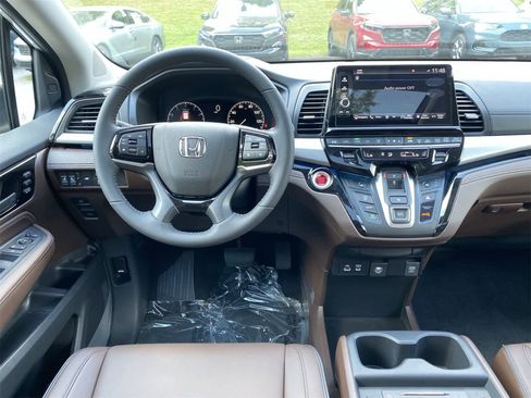New 2026 Honda Odyssey Touring image 11