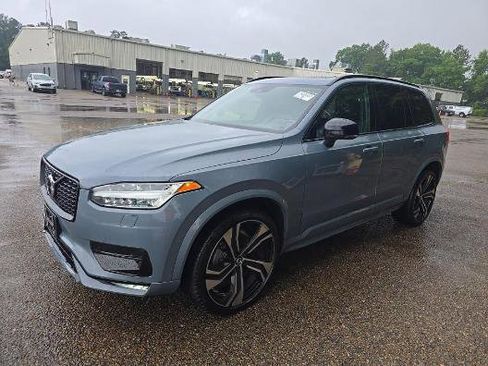 Used 2021 Volvo XC90 T5 R-Design FWD image 2