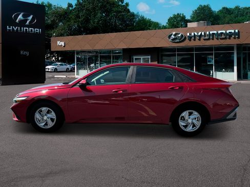 New 2025 Hyundai Elantra SE image 3