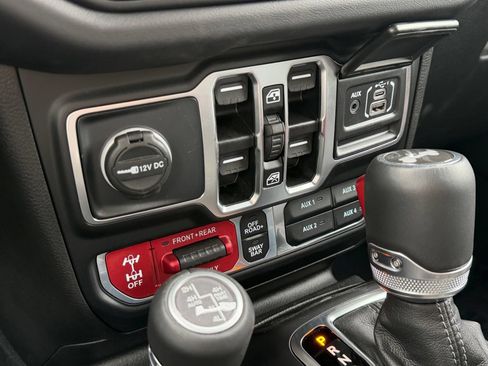 Used 2025 Jeep Wrangler Unlimited Rubicon AWD/4WD image 28