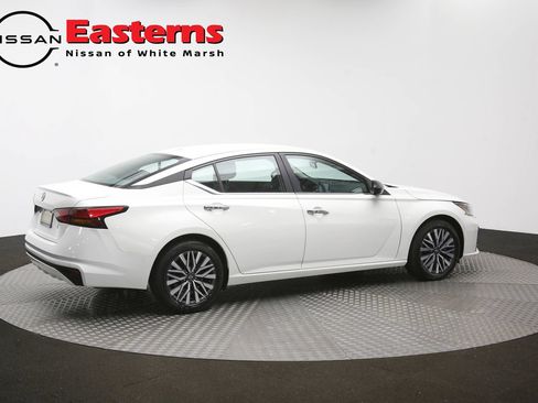 Used 2025 Nissan Altima 2.5 SV FWD image 41