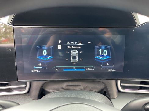 Certified 2024 Hyundai Elantra SEL image 9