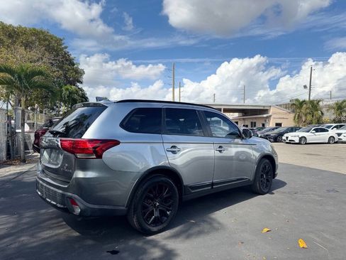 Used 2018 Mitsubishi Outlander SE image 11
