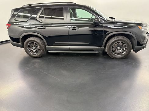 Certified 2025 Honda Pilot TrailSport image 8