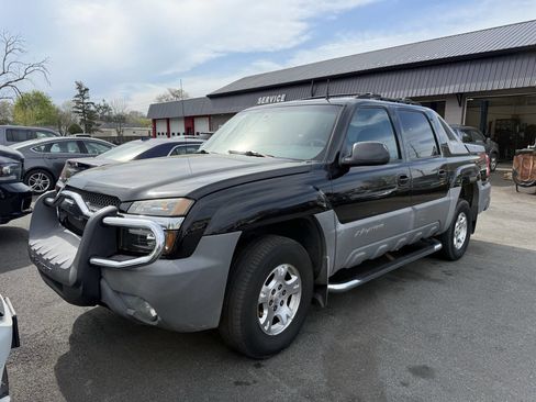 Used 2002 Chevrolet Avalanche 4x4 w/ Off-Road Suspension Pkg image 1