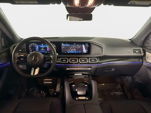 Used 2025 Mercedes-Benz GLS 580 4MATIC image 36
