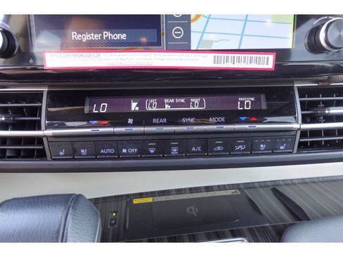 Certified 2024 Toyota Sienna Platinum FWD image 18
