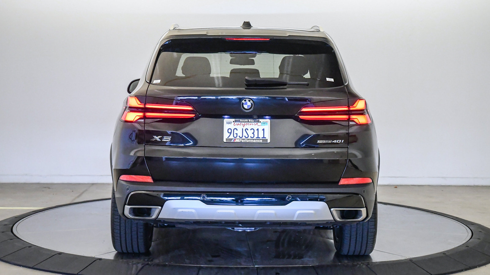Certified 2024 BMW X5 sDrive40i w/ Parking Assistance Package RWD image 3
