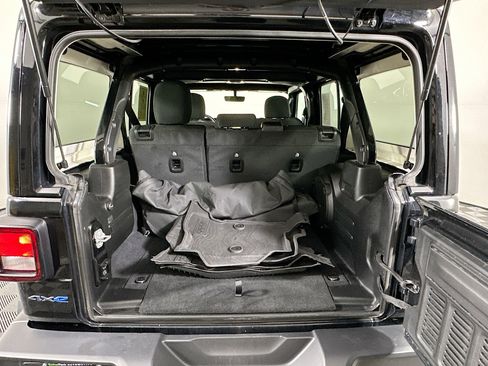 Used 2023 Jeep Wrangler Unlimited w/ Sun & Screen Package AWD/4WD image 27