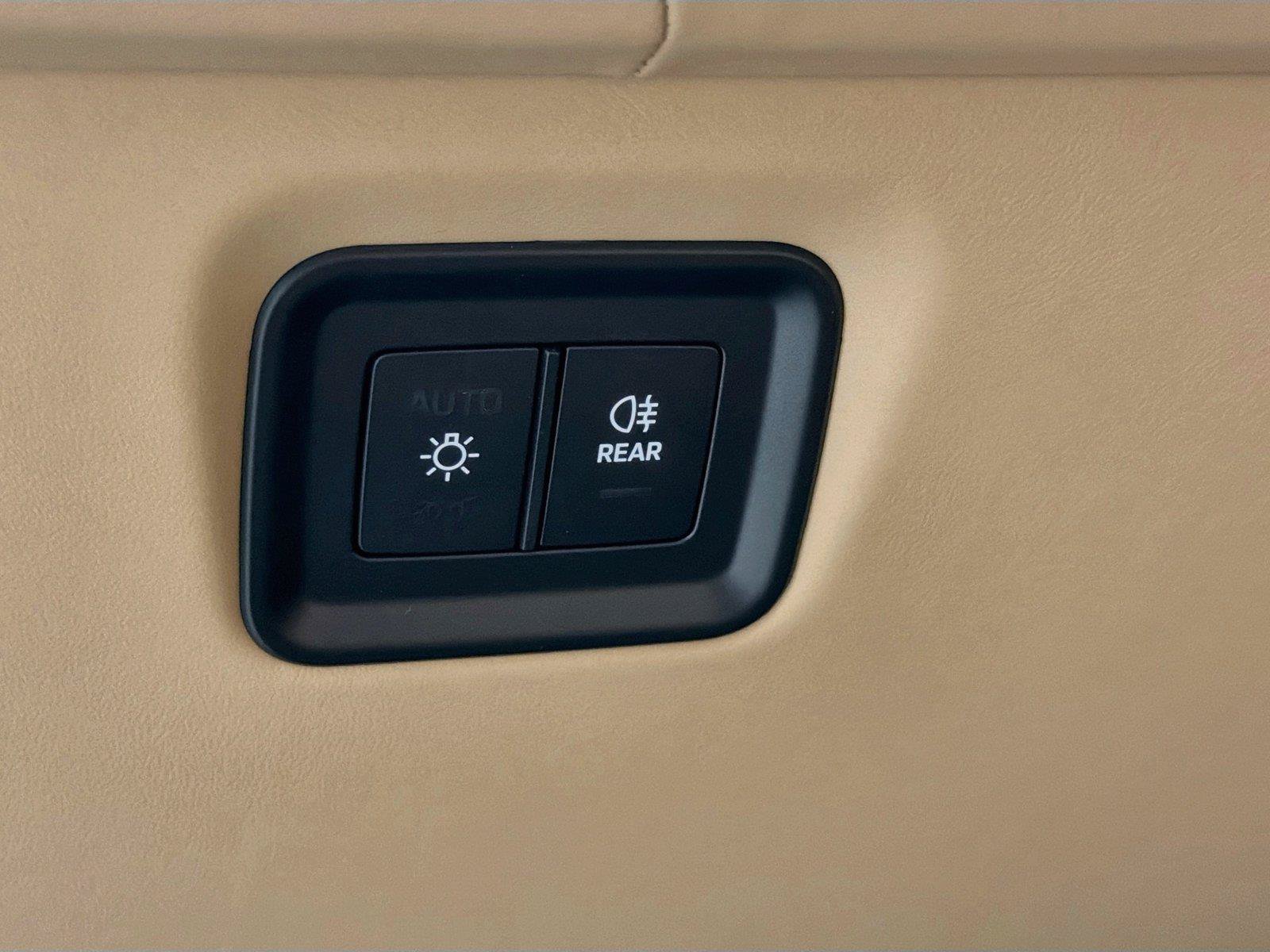 Certified 2026 Porsche Cayenne AWD/4WD image 33