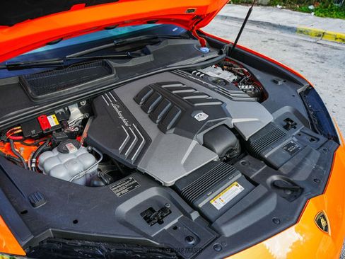 Used 2022 Lamborghini Urus image 18