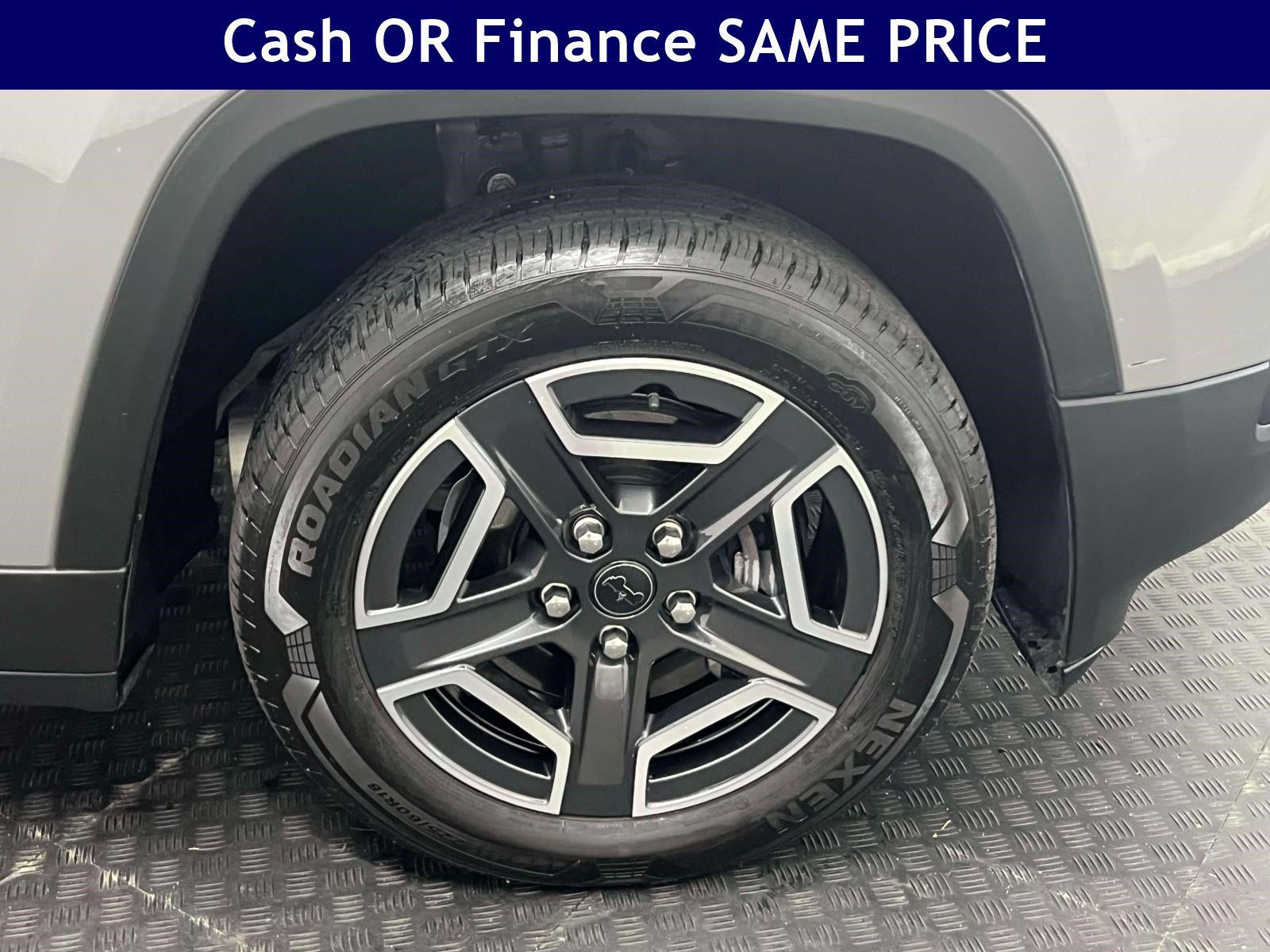 Used 2026 Jeep Cherokee Laredo AWD/4WD image 12