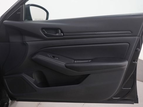 Used 2025 Nissan Altima 2.5 S image 9