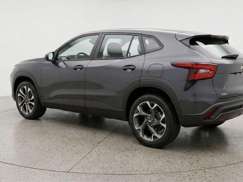 Used 2025 Chevrolet Trax LT FWD image 6
