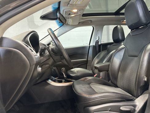 Used 2019 Jeep Compass Latitude w/ Cold Weather Group AWD/4WD image 13