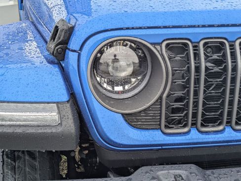 New 2026 Jeep Gladiator Sport AWD/4WD image 9
