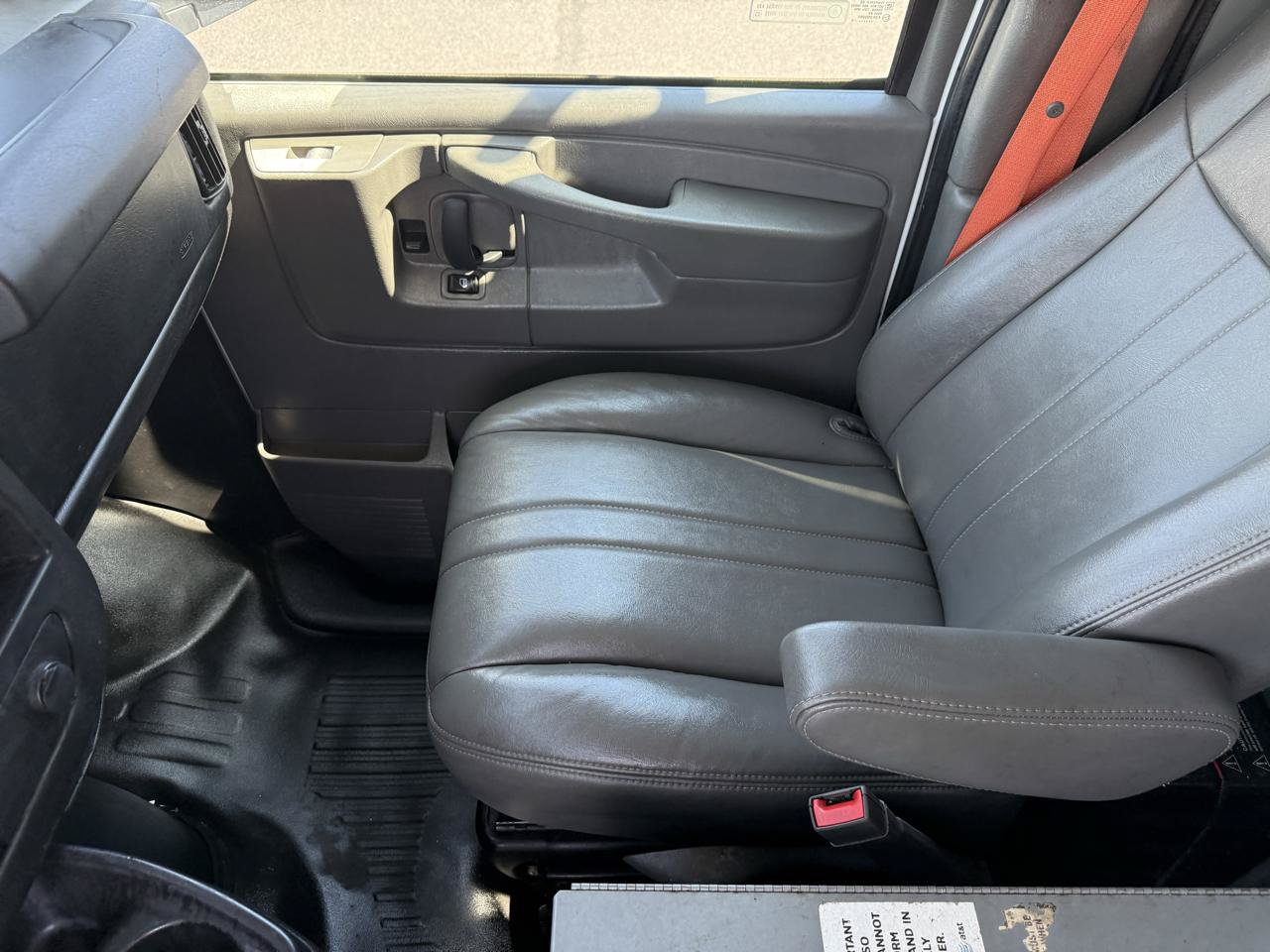 Used 2015 Chevrolet Express 2500 RWD image 13