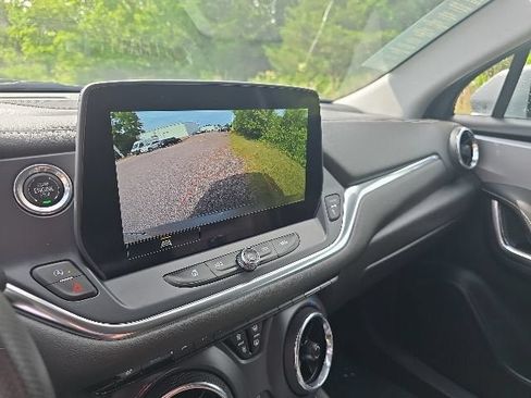 Used 2025 Chevrolet Blazer LT FWD image 21