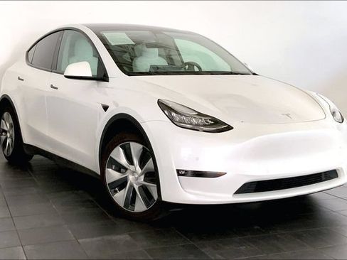 Used 2022 Tesla Model Y Long Range AWD/4WD image 2
