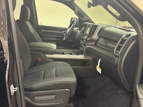 New 2026 RAM 1500 4x4 Crew Cab image 30